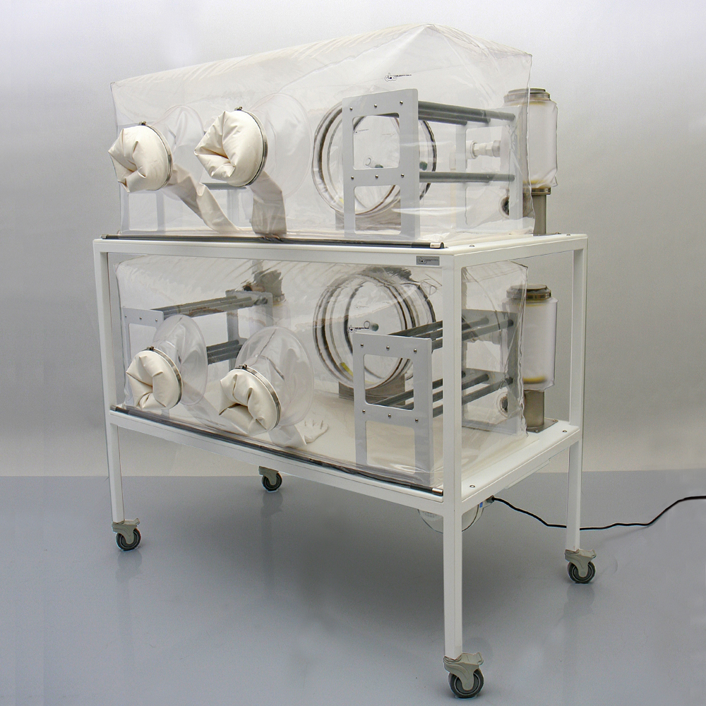 The CBC Double-tier isolator system maximize maximizes lab space and allows researchers to conduct two different experiments with mice or other rodents at one time.